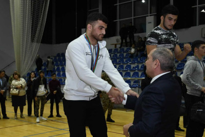 Sumqayıtı təmsil edən güləşçi təltif olunub