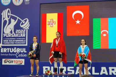 Ağır atletimiz beynəlxalq turnirin medallarına sahib olub