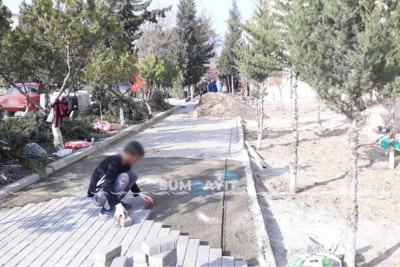 Bakı küçəsində piyada səkiləri təmir edilir
