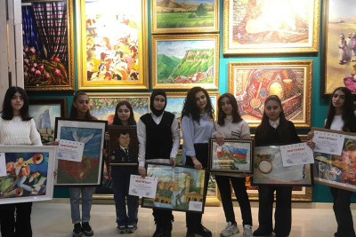 Sumqayıtlı rəssamlara sertifikatlar təqdim olunub