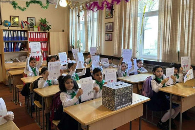 Şagirdlər əsgərlərə öz ürək sözlərini yazıblar
