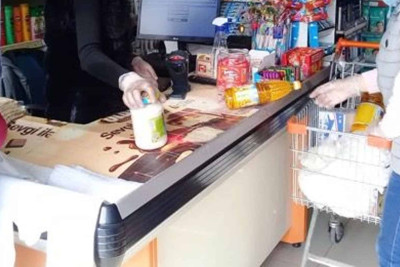 İki marketdə qanun pozuntuları müəyyən edilib