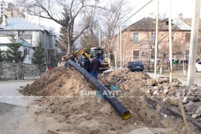 16-cı məhəllədə yeni kanalizasiya xətti çəkilib