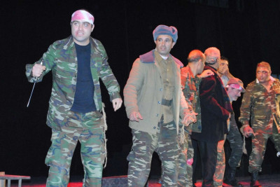 Zəfər bayramına həsr olunmuş tamaşanın nümayişi davam edir