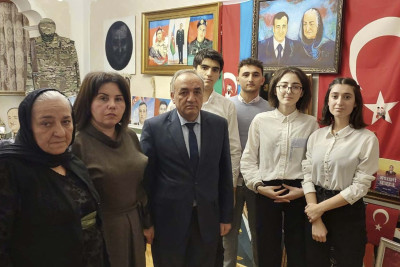 Məktəblilər Milli Qəhrəman Polad Həşimovun evinə baş çəkiblər