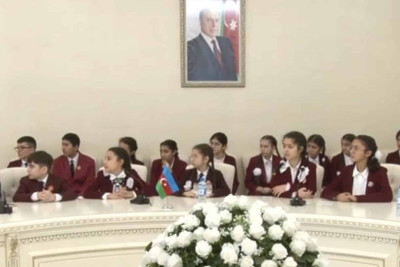 Şagirdlərin iştirakı ilə Heydər Əliyevin anım tədbiri keçirilib