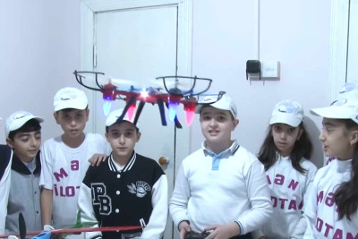 Sumqayıtda şagirdlər dronlardan istifadə təlimlərinə qatılıblar