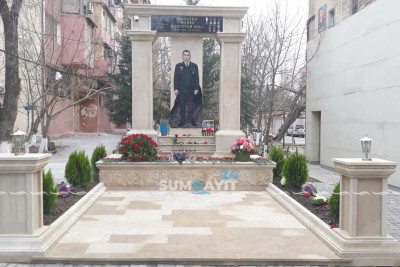 Oğurlanan şəhid plakatının yerində xatirə abidəsi ucaldıldı