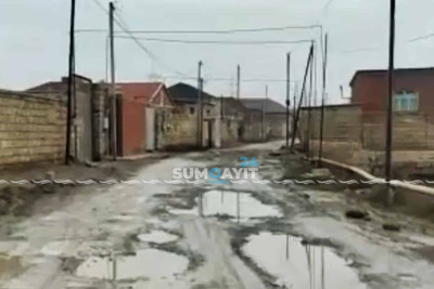300 ailənin yaşadığı küçə keçilməz vəziyyətdədir