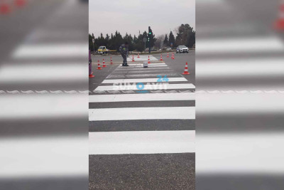 Sülh küçəsində piyada keçidləri yenilənir