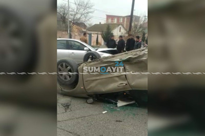 Sumqayıtda iki avtomobil toqquşub