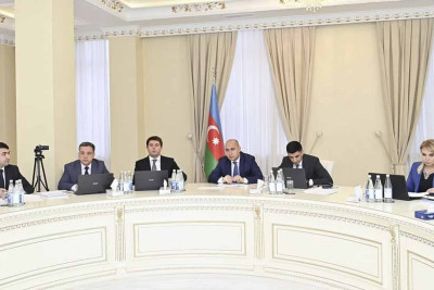 Elm və təhsil naziri sakinlərlə görüşüb