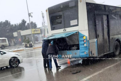 Sumqayıtda sərnişinlərlə dolu avtobus “yolun ortasında qaldı”