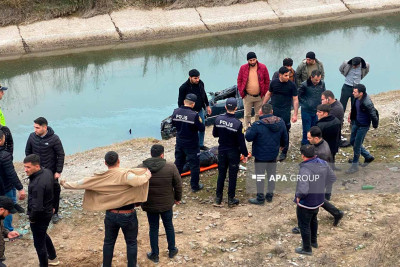 Sumqayıt sakininin idarə etdiyi maşın su kanalına aşıb, 3 nəfər həlak olub