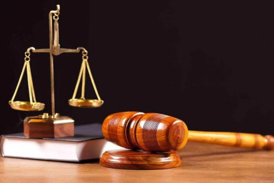 İki şəxsə qarşı dələduzluq edən “makler”ə cəza verilib