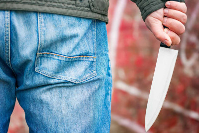 Arvadını vəzifəli şəxslə yaxalayıb, 17 bıçaq zərbəsi vurub