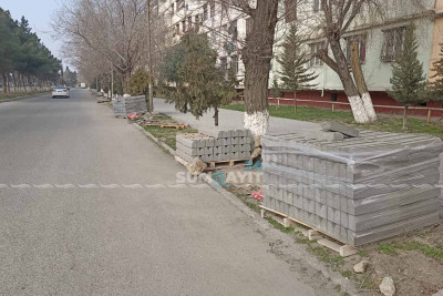 Koroğlu prospektində piyada səkisi yenilənir