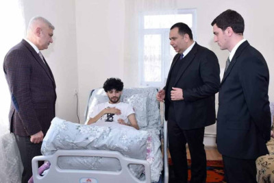 Əlaqələndirmə Mərkəzinin nümayəndələri qazi Həsrət Quliyevin evinə baş çəkiblər