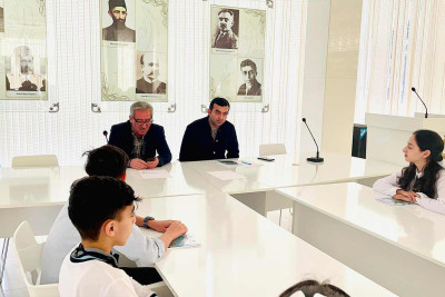 Gimnaziya şagirdləri Poeziya Evində olublar