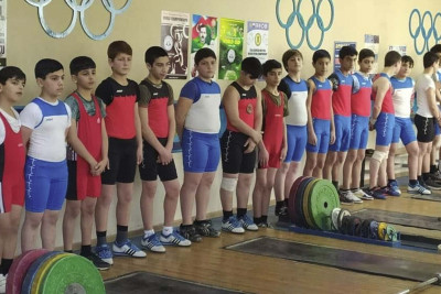 Yeniyetmələr arasında ağır atletika birinciliyi baş tutub