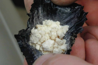 Narkotik alverçisi tutulub