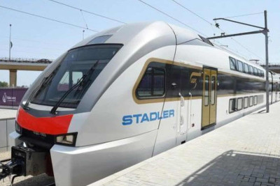 Sürət qatarı 10 dəqiqə gecikib