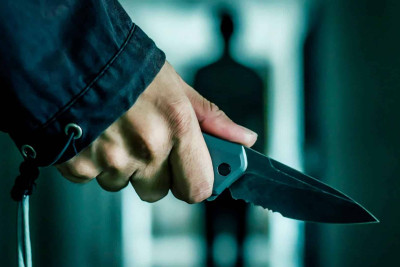 33 yaşlı kişi məktəbin yaxınlığında bıçaqlanıb