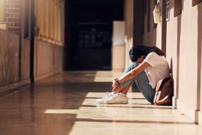 Qadın şantaj olundu: “Sosial şəbəkədə şəkillərin yayılacaq”