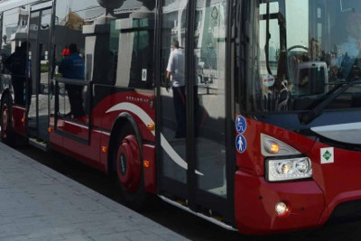 “BakuBus” avtobusu Sumqayıt sakinini vurub