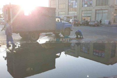 Azərbaycan prospektini çirkab sular basıb