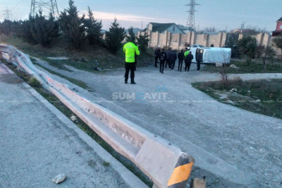 Ceyranbatanda “Ford” maneəyə çarpılaraq aşıb