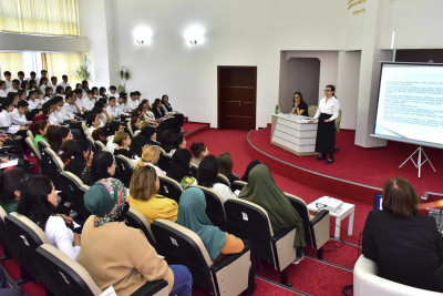 Tələbə və valideynlərə “Erkən nikah və qohumlar arasında nikahın mənfi nəticələri” izah edilib