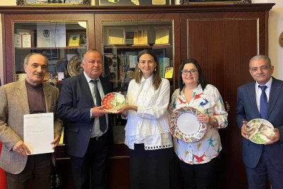 Qənirə Paşayeva Sumqayıt Dövlət Dram Teatrının rəhbər heyəti ilə görüşüb