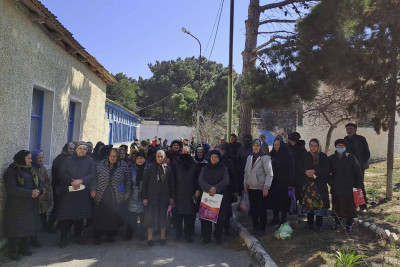 Sumqayıtda şirkət rəhbərliyi ahıllara bayram sovqatları paylayıb