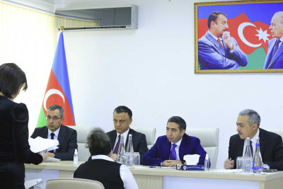 İcbari Tibbi Sığorta üzrə Dövlət Agentliyinin sədri sakinlərin müraciətlərini dinləyib