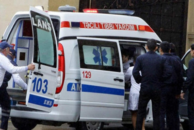 70 yaşlı kişi gəlini və nəvəsini bıçaqlayıb: vəziyyətləri ağırdır