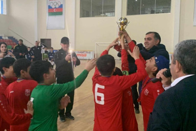 U-12 komandamız futbol turnirinin kubokuna sahib çıxıb