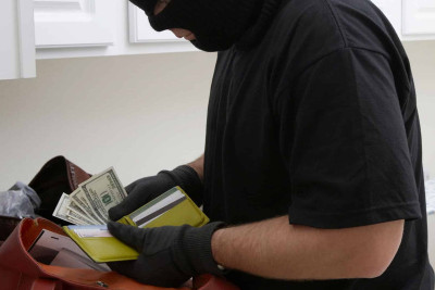 Keçmiş məhbus 1.800 manat talamaqda şübhəli bilinir