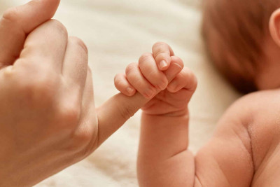 Sumqayıtda halı pisləşən 8 aylıq körpə dünyasını dəyişib