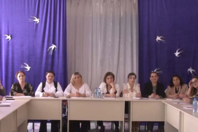 60 nömrəli bağçada dəyirmi masa keçirilib