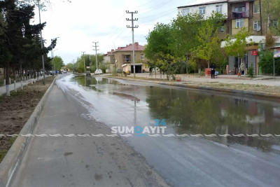 R. Qəhrəmanov küçəsində çirkab sular axır