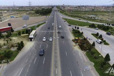 Bakı-Sumqayıt yolunda yerüstü piyada keçidi inşa olunur