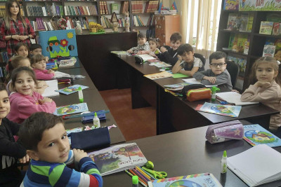 Məktəblilər “Rəngli kağızların möcüzəsi” ustad dərsində iştirak ediblər