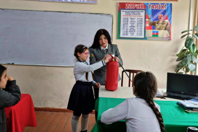 Məktəblilərin “dostları” təlim keçiriblər