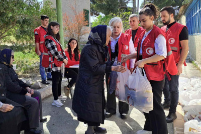 Xeyriyyəçi 36 ehtiyaclı ahıla bayram sovqatı yollayıb