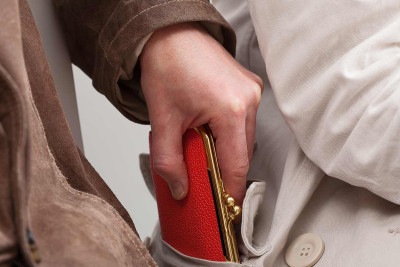 Sumqayıtda qadının pulu, qızılı və telefonu talanıb