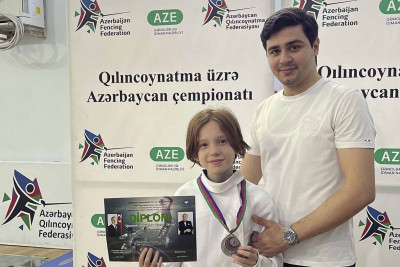 Yeniyetmə idmançımız qılıncoynatma üzrə çempionatın üçüncüsü olub