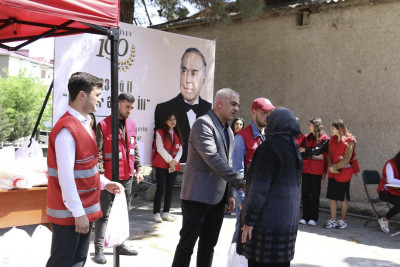 Heydər Əliyevin 100 illik yubileyi münasibətilə ahıllara ərzaq yardımı paylanılıb
