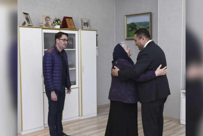 Deputat vətəndaşların müraciətlərini dinləyib
