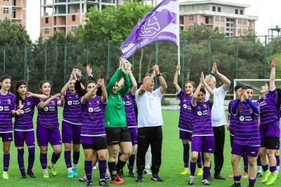 Qızlardan çempionluq yolunda böyük addım
